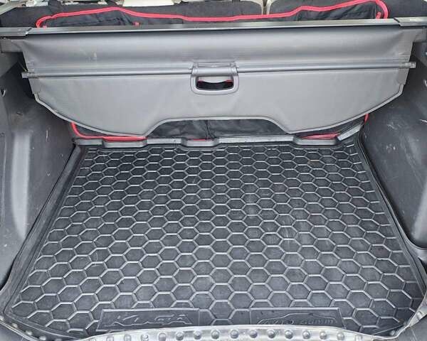 Красный Форд Эскейп, объемом двигателя 2 л и пробегом 159 тыс. км за 14950 $, фото 7 на Automoto.ua