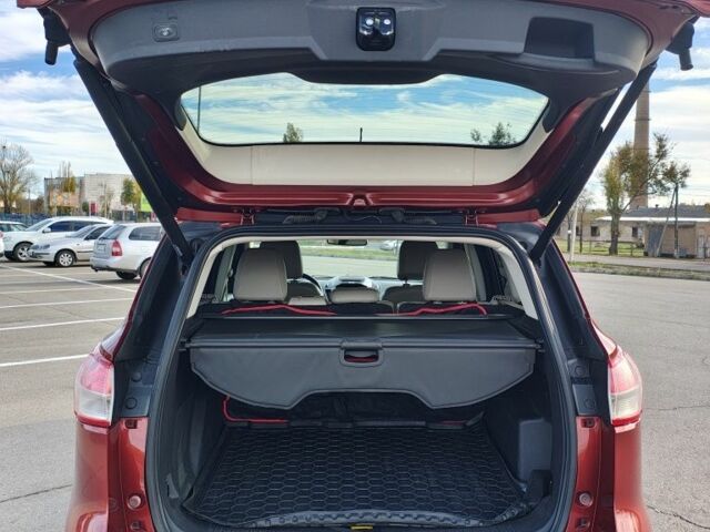 Красный Форд Эскейп, объемом двигателя 2 л и пробегом 159 тыс. км за 15000 $, фото 5 на Automoto.ua