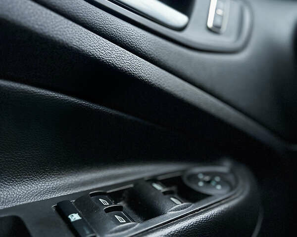 Червоний Форд Ескейп, об'ємом двигуна 2 л та пробігом 160 тис. км за 11250 $, фото 9 на Automoto.ua