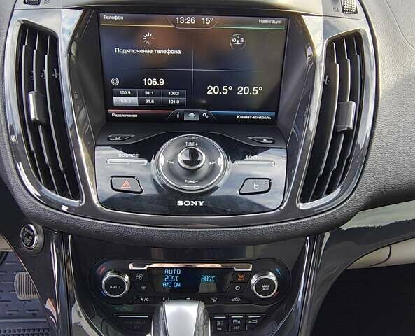 Красный Форд Эскейп, объемом двигателя 2 л и пробегом 159 тыс. км за 14950 $, фото 16 на Automoto.ua