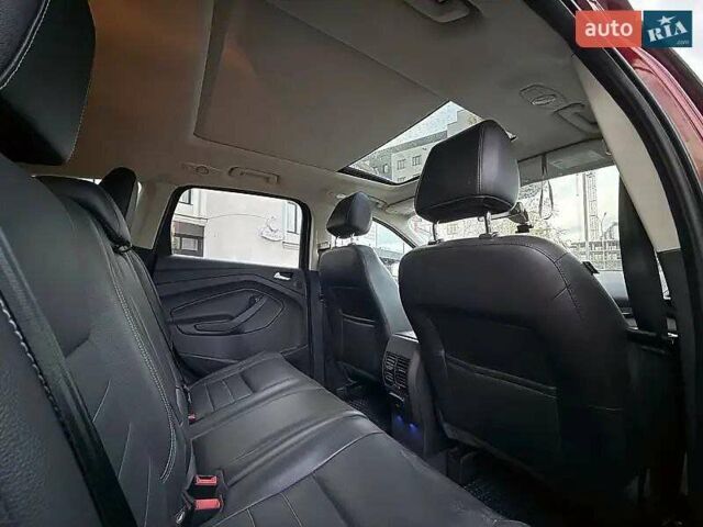 Красный Форд Эскейп, объемом двигателя 2 л и пробегом 127 тыс. км за 13200 $, фото 6 на Automoto.ua