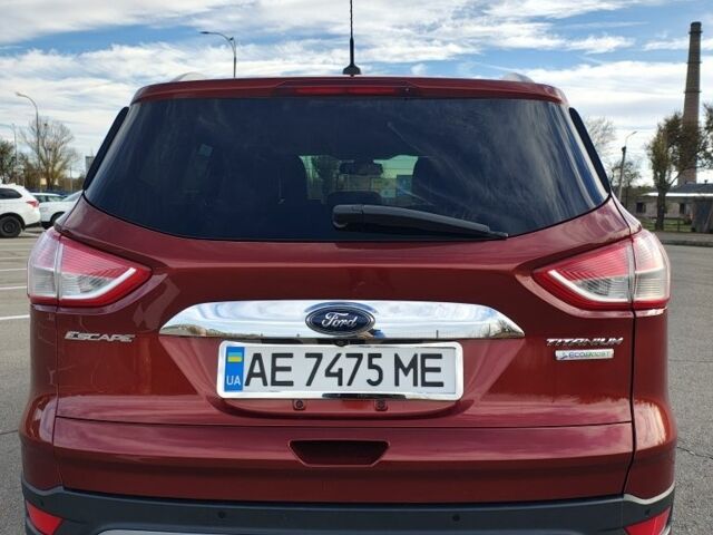 Красный Форд Эскейп, объемом двигателя 2 л и пробегом 159 тыс. км за 15000 $, фото 3 на Automoto.ua