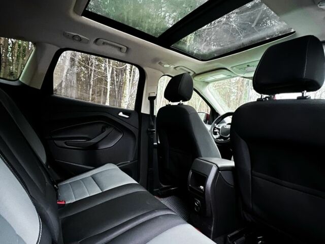 Красный Форд Эскейп, объемом двигателя 2 л и пробегом 160 тыс. км за 11250 $, фото 15 на Automoto.ua