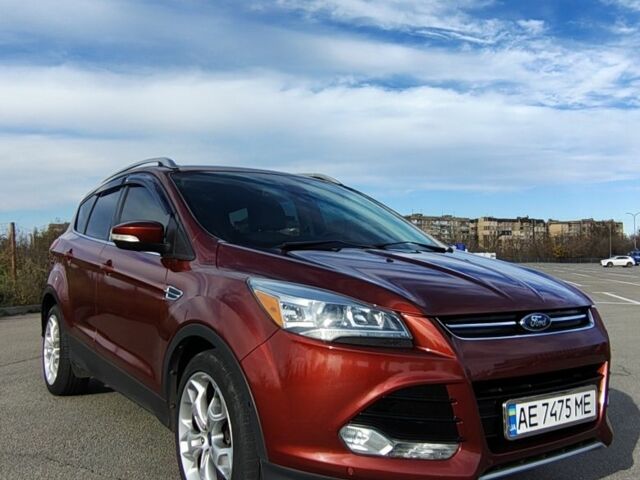 Красный Форд Эскейп, объемом двигателя 2 л и пробегом 159 тыс. км за 15000 $, фото 2 на Automoto.ua