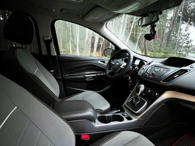 Красный Форд Эскейп, объемом двигателя 2 л и пробегом 160 тыс. км за 11250 $, фото 12 на Automoto.ua