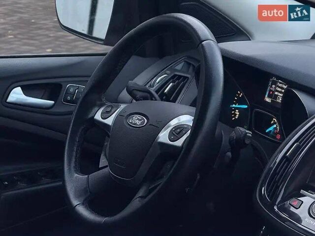 Красный Форд Эскейп, объемом двигателя 2 л и пробегом 127 тыс. км за 13200 $, фото 8 на Automoto.ua