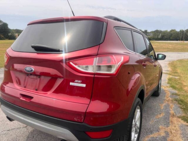Красный Форд Эскейп, объемом двигателя 1.6 л и пробегом 86 тыс. км за 9200 $, фото 3 на Automoto.ua