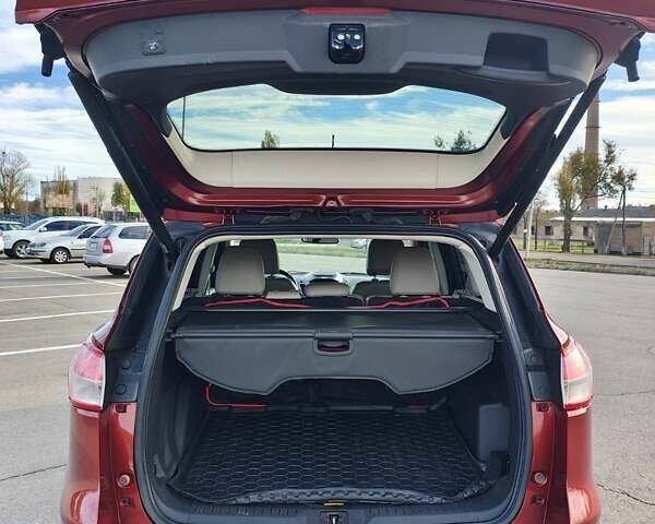 Красный Форд Эскейп, объемом двигателя 2 л и пробегом 159 тыс. км за 14950 $, фото 4 на Automoto.ua