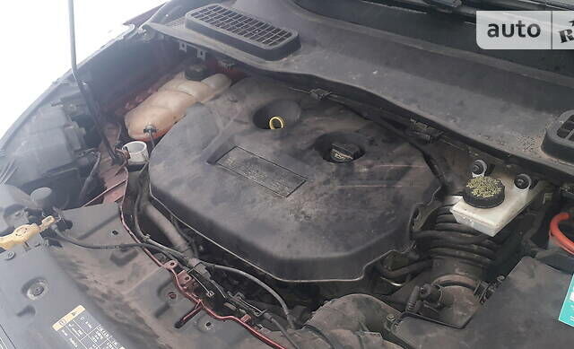 Красный Форд Эскейп, объемом двигателя 2 л и пробегом 115 тыс. км за 10500 $, фото 5 на Automoto.ua