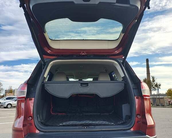 Красный Форд Эскейп, объемом двигателя 2 л и пробегом 159 тыс. км за 14950 $, фото 6 на Automoto.ua