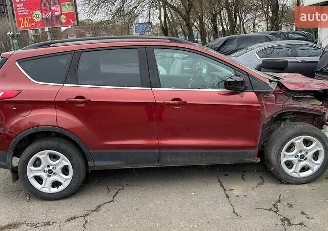 Красный Форд Эскейп, объемом двигателя 2 л и пробегом 167 тыс. км за 4900 $, фото 4 на Automoto.ua