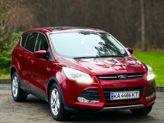 Красный Форд Эскейп, объемом двигателя 2 л и пробегом 160 тыс. км за 11250 $, фото 1 на Automoto.ua