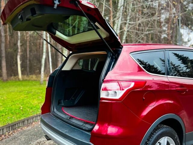 Красный Форд Эскейп, объемом двигателя 2 л и пробегом 160 тыс. км за 11250 $, фото 6 на Automoto.ua