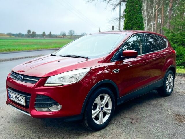 Красный Форд Эскейп, объемом двигателя 2 л и пробегом 160 тыс. км за 11250 $, фото 2 на Automoto.ua
