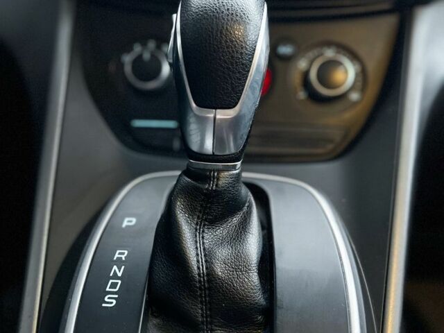 Красный Форд Эскейп, объемом двигателя 2 л и пробегом 160 тыс. км за 11250 $, фото 11 на Automoto.ua