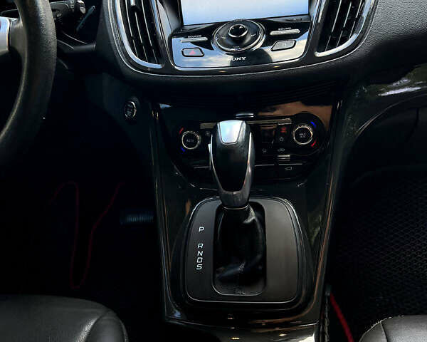 Красный Форд Эскейп, объемом двигателя 2 л и пробегом 222 тыс. км за 11500 $, фото 12 на Automoto.ua