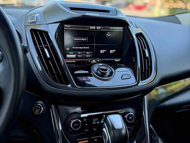 Красный Форд Эскейп, объемом двигателя 2 л и пробегом 128 тыс. км за 9800 $, фото 11 на Automoto.ua