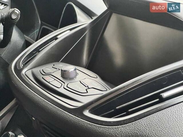 Червоний Форд Ескейп, об'ємом двигуна 2 л та пробігом 178 тис. км за 11998 $, фото 55 на Automoto.ua