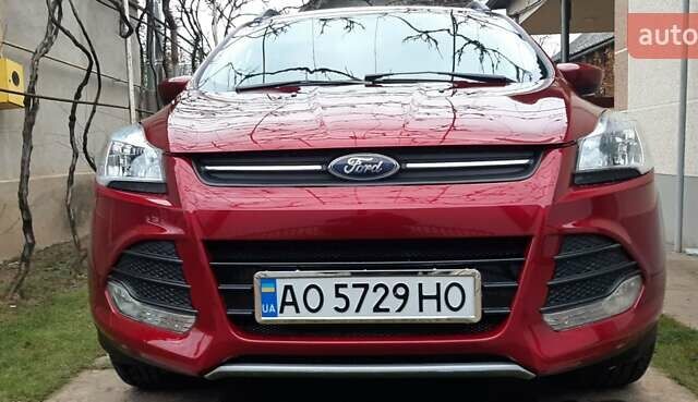 Красный Форд Эскейп, объемом двигателя 2 л и пробегом 93 тыс. км за 11300 $, фото 1 на Automoto.ua