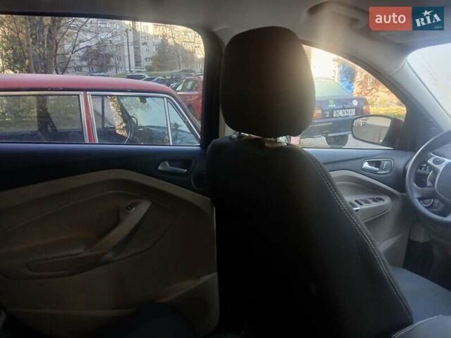 Красный Форд Эскейп, объемом двигателя 2 л и пробегом 190 тыс. км за 11900 $, фото 5 на Automoto.ua