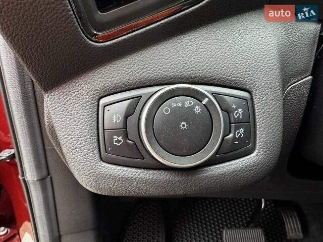 Красный Форд Эскейп, объемом двигателя 2 л и пробегом 127 тыс. км за 14500 $, фото 11 на Automoto.ua