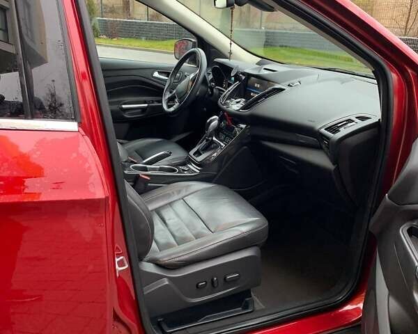 Красный Форд Эскейп, объемом двигателя 2 л и пробегом 141 тыс. км за 13000 $, фото 6 на Automoto.ua