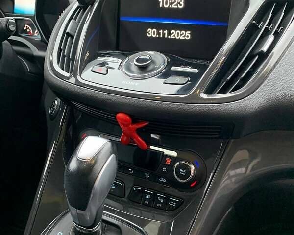 Красный Форд Эскейп, объемом двигателя 2 л и пробегом 141 тыс. км за 13000 $, фото 15 на Automoto.ua