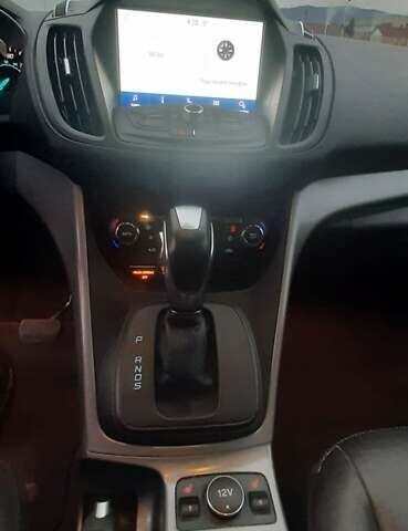 Красный Форд Эскейп, объемом двигателя 2 л и пробегом 93 тыс. км за 11300 $, фото 15 на Automoto.ua