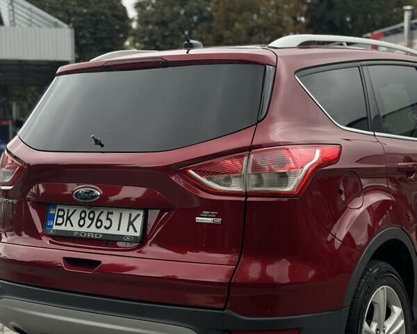 Красный Форд Эскейп, объемом двигателя 2 л и пробегом 270 тыс. км за 9500 $, фото 4 на Automoto.ua