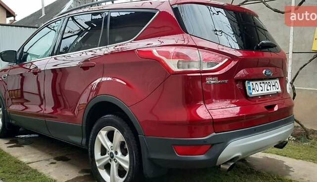 Красный Форд Эскейп, объемом двигателя 2 л и пробегом 93 тыс. км за 11300 $, фото 3 на Automoto.ua
