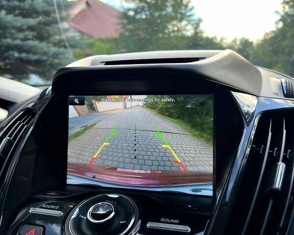 Красный Форд Эскейп, объемом двигателя 2 л и пробегом 211 тыс. км за 12200 $, фото 1 на Automoto.ua