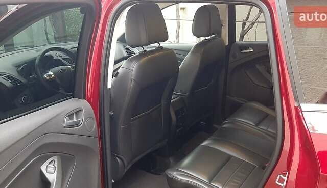Красный Форд Эскейп, объемом двигателя 2 л и пробегом 93 тыс. км за 11300 $, фото 5 на Automoto.ua