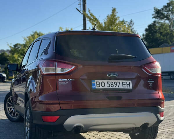 Красный Форд Эскейп, объемом двигателя 2 л и пробегом 160 тыс. км за 10700 $, фото 4 на Automoto.ua