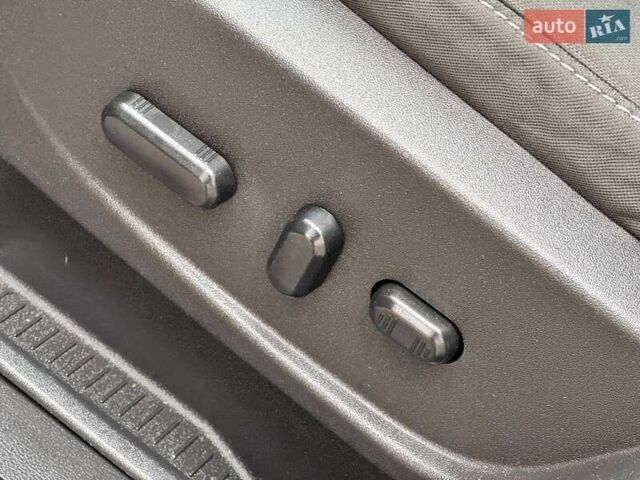 Червоний Форд Ескейп, об'ємом двигуна 2 л та пробігом 178 тис. км за 11998 $, фото 36 на Automoto.ua