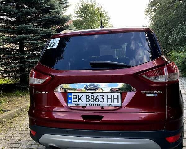 Красный Форд Эскейп, объемом двигателя 2 л и пробегом 211 тыс. км за 12200 $, фото 5 на Automoto.ua