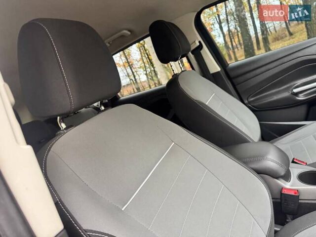 Червоний Форд Ескейп, об'ємом двигуна 2 л та пробігом 178 тис. км за 11998 $, фото 51 на Automoto.ua