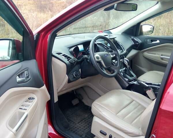 Красный Форд Эскейп, объемом двигателя 1.6 л и пробегом 180 тыс. км за 13200 $, фото 2 на Automoto.ua