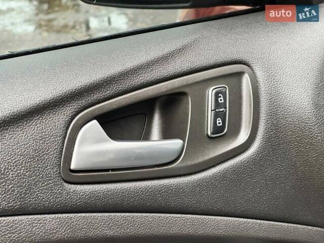 Червоний Форд Ескейп, об'ємом двигуна 2 л та пробігом 178 тис. км за 11998 $, фото 27 на Automoto.ua