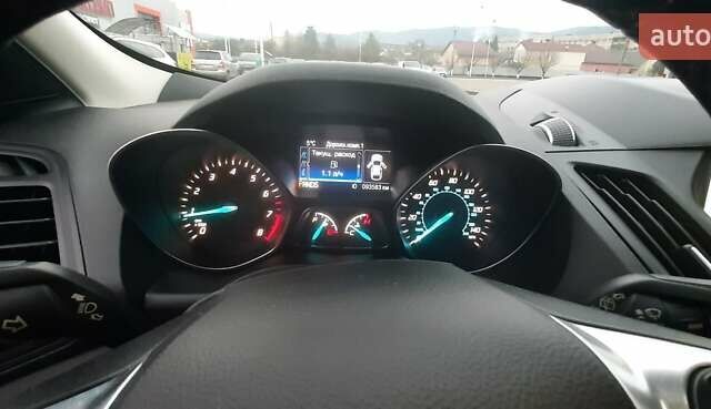 Красный Форд Эскейп, объемом двигателя 2 л и пробегом 93 тыс. км за 11300 $, фото 14 на Automoto.ua