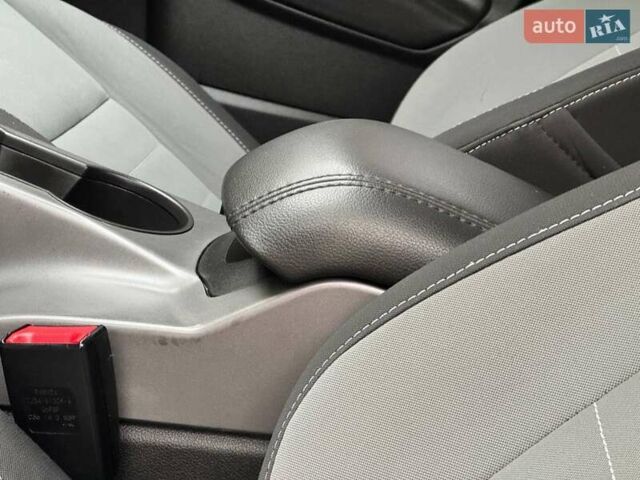 Червоний Форд Ескейп, об'ємом двигуна 2 л та пробігом 178 тис. км за 11998 $, фото 34 на Automoto.ua