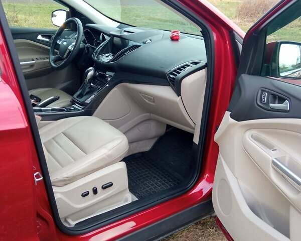 Красный Форд Эскейп, объемом двигателя 1.6 л и пробегом 180 тыс. км за 13200 $, фото 5 на Automoto.ua