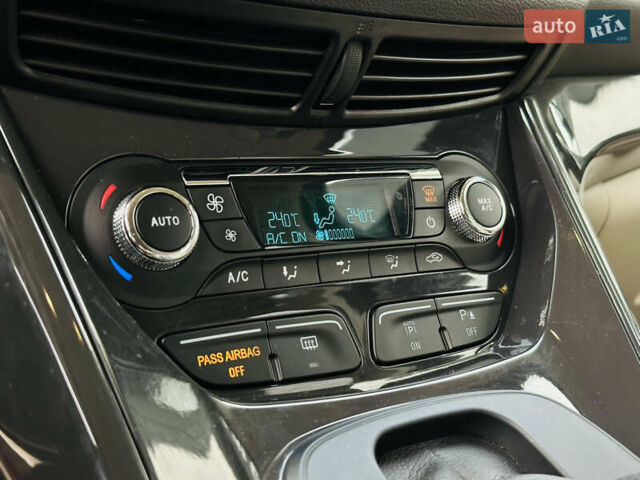 Красный Форд Эскейп, объемом двигателя 2 л и пробегом 167 тыс. км за 15800 $, фото 33 на Automoto.ua