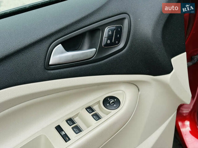 Красный Форд Эскейп, объемом двигателя 2 л и пробегом 167 тыс. км за 15800 $, фото 27 на Automoto.ua