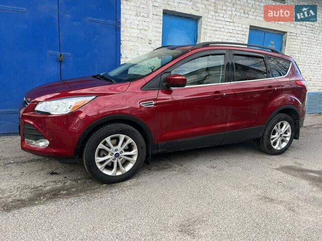 Красный Форд Эскейп, объемом двигателя 2 л и пробегом 146 тыс. км за 12000 $, фото 6 на Automoto.ua