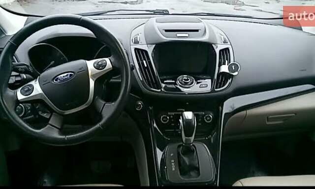 Форд Ескейп 2016 у Києві на Automoto.ua Червоний Форд Ескейп, об'ємом двигуна 1.6 л та пробігом 104 тис. км за 14200 $, фото 11 на Automoto.ua