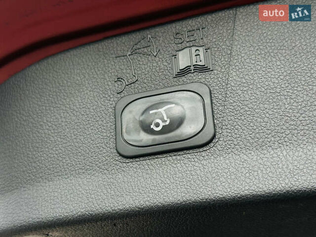 Красный Форд Эскейп, объемом двигателя 2 л и пробегом 167 тыс. км за 15800 $, фото 12 на Automoto.ua