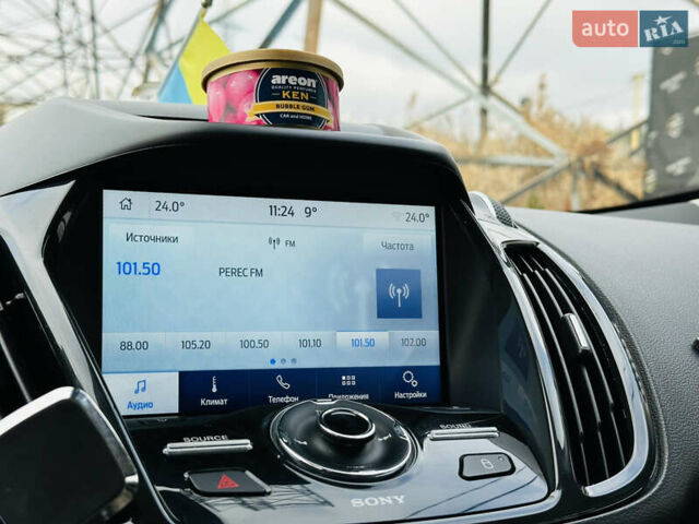 Красный Форд Эскейп, объемом двигателя 2 л и пробегом 167 тыс. км за 15800 $, фото 32 на Automoto.ua