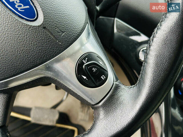 Красный Форд Эскейп, объемом двигателя 2 л и пробегом 167 тыс. км за 15800 $, фото 31 на Automoto.ua