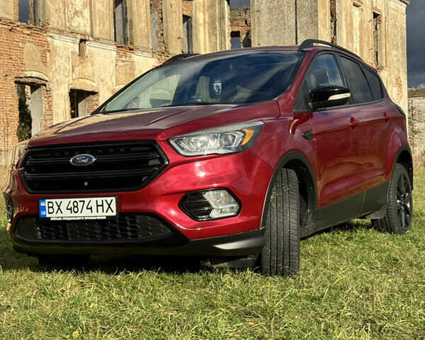Форд Ескейп 2016 у Нетешине на Automoto.ua Червоний Форд Ескейп, об'ємом двигуна 2 л та пробігом 111 тис. км за 14700 $, фото 1 на Automoto.ua
