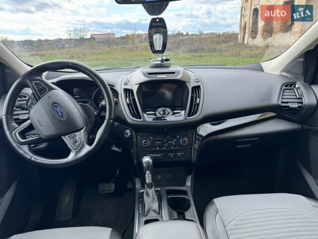 Форд Ескейп 2016 у Нетешине на Automoto.ua Червоний Форд Ескейп, об'ємом двигуна 2 л та пробігом 111 тис. км за 14700 $, фото 66 на Automoto.ua